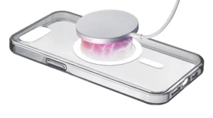 Clear Mag - iPhone 16e/17e Ultra-resistant transparent case with rubber edge, compatible with the Qi2 ecosystem and magnetic accessories, treated to prevent yellowing.